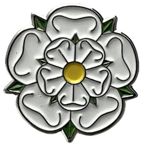 Yorkshire White Rose Lapel Pin badge FREE P&P - Picture 1 of 5
