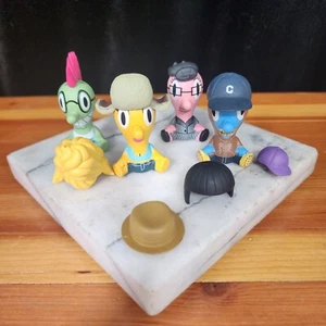 All 4 Cranium Wow You're Good Characters Game Tokens + 8 Hair/Hat Pieces 2007 - Picture 1 of 4