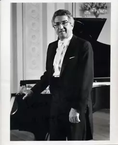 Famous Concert Pianist PETER FRANKL Hand Signed Photo 8x10 from 1995 - Picture 1 of 2