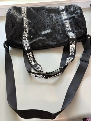 Bolso de Mano Victoria Secret ROSA Logo Terciopelo Blanco y Negro Doble Correa Gimnasio Foto 1 de 4