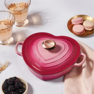 Le Creuset Cocotte D'amour 7.8in(20cm) Heart Cocotte Berry Pink / Express - Picture 1 of 6