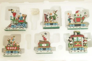 THE DANBURRY MINT DISNEY DONALDS HOLIDAY EXPRESS FULL SET (READ) - Picture 1 of 2