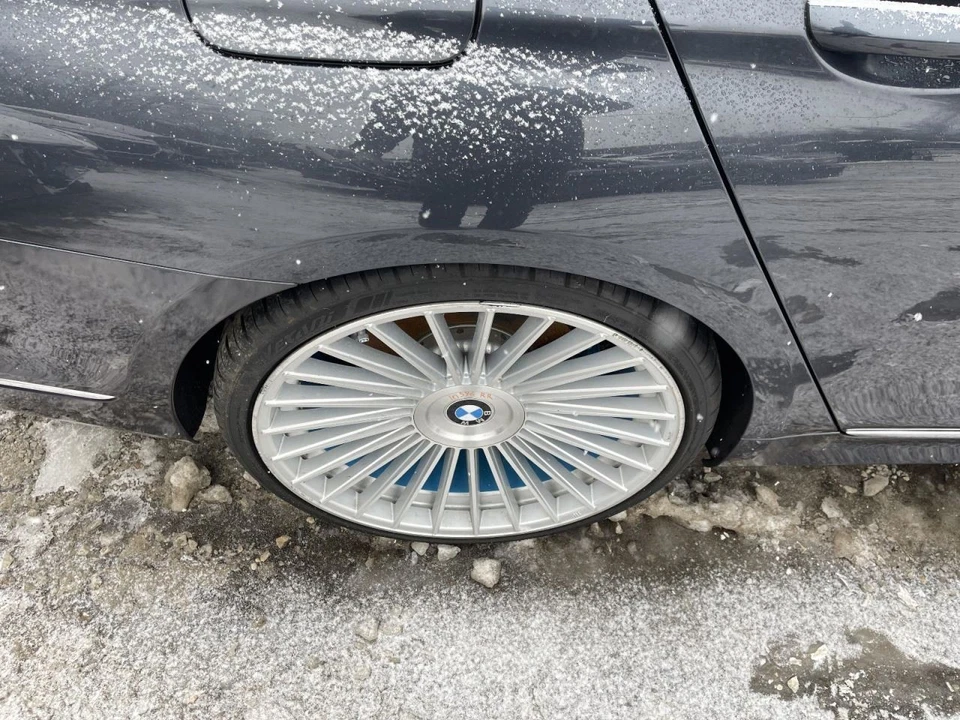 BMW 750i 2016-2020 eje trasero derecho 4,4 L a AWD 72 k -xDrive- 64891 Foto 1 de 4