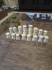 Vintage ein Set Schachfiguren, hellbraun beige Marmorstein primitive ästhetische - Bild 1 von 7