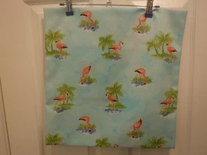 Funda de almohada 18 x 18 exterior/interior azul con flamencos y palmeras hecha a mano - Imagen 1 de 1