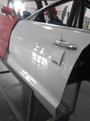 Cadillac ATS 2017 puerta delantera izquierda plateada 506700 usado 116 k millas piezas OEM Foto 1 de 4