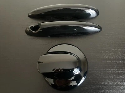 TAPPO CARBURANTE NERO LUCIDO COPRI MANIGLIA BMW MINI R55 R56 R57 COOPER JCW HATCH 06-14 - Immagine 1 di 2