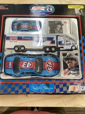 Racing Champions 1992 Fan Appreciation Tour #43 Richard Petty  - Image 1 of 2