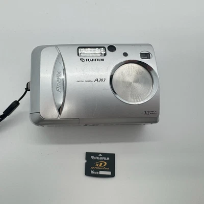 Fujifilm FinePix A303 3.2MP Compact Digital Camera Point & Shoot w/ 16MB XD Card - Image 1 of 4