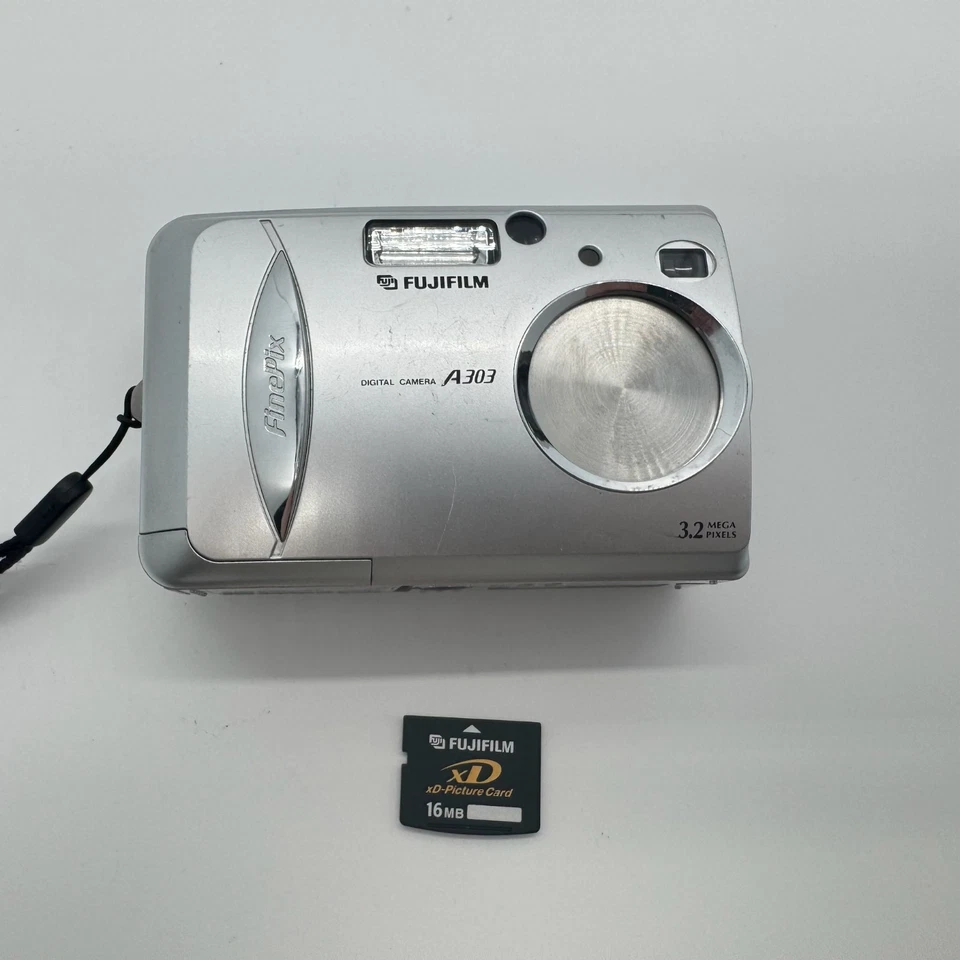 Fujifilm FinePix A303 3.2MP Compact Digital Camera Point & Shoot w/ 16MB XD Card - Image 1 of 4