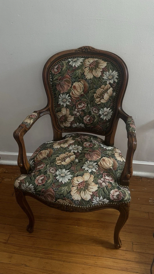 Preciosa silla vintage recién reformada. Añade estilo a tu hogar. Foto 1 de 2