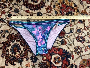 Victoria's Secret Balinese Floral Crochet Cheeky Swim Bottom Size Large - Picture 1 of 4