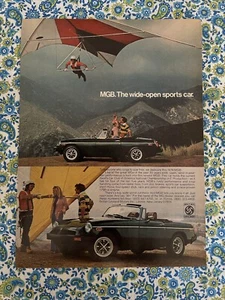 Anuncio impreso convertible de auto deportivo MGB de colección 1976 abierto de par en par - Imagen 1 de 7