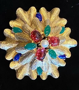 PIN DE BROCHE CABUJÓN HATTIE CARNEGIE MULTICOLOR FIRMADO DE COLECCIÓN - Imagen 1 de 5
