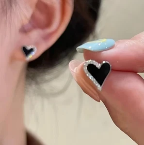Ohrringe schwarz Herz Ohrringe mit Strass. Ohrstecker - Bild 1 von 3