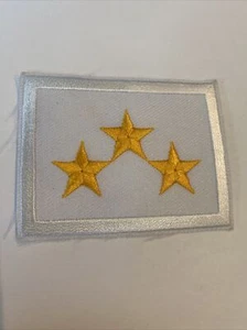 Parche militar tres estrellas. Nunca usado. Oro sobre blanco - Imagen 1 de 3