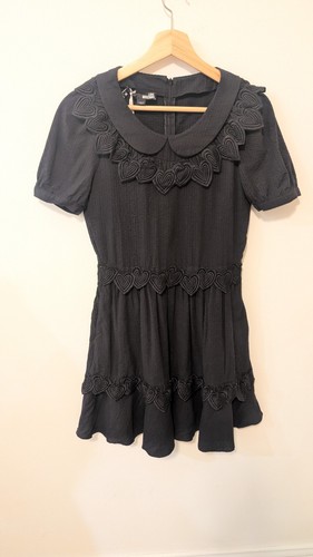 Abito Love Moschino nero ricamato cuore linea A colletto Peter Pan taglia 2 nuovo con etichetta