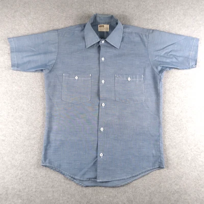 Camisa vintage anos 70 Montgomery Ward azul cambraia com botões manga curta pequena - Imagem 1 de 4