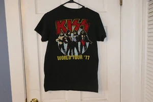 Kiss World Tour '77 T-Shirt - Men's Small  Short Sleeve - Picture 1 of 4