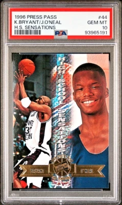 1996 年新闻通行证科比·布莱恩特 #44 (名人堂) PSA 10 GEM 状况完好 (ROOKIE)(罕见:流行 42) — 第 1/2 张图片