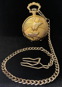Vintage American Eagle Taschenuhr Quarz ungeprüft wie besehen gold/silberfarben - Bild 1 von 12