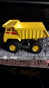 Vintage Remco 1987 Toys Die Cast Yellow Dump Truck Chunky 4” Collectable - Picture 1 of 5