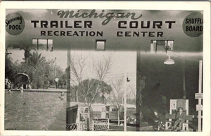 PHOENIX, ARIZONA - MICHIGAN TRAILER COURT - RECREATION CENTER - OLD POSTCARD - Picture 1 of 2
