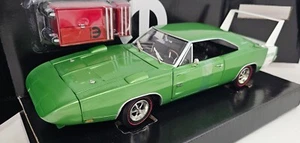 ERTL 1/18 1969 DODGE DAYTONA GREEN WITH WHITE WING - 1 OF 500 with tool box - Picture 1 of 17