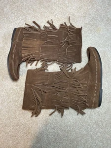 Minnetonka Mokassin braun Wildleder 3-lagig Stufen Fransen Stiefel Größe 7 - Bild 1 von 5