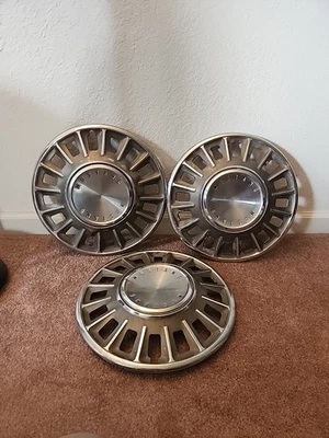 3-1968 Ford Mustang 14" Wheel Covers Hubcaps  OEM  — 第 1/4 张图片