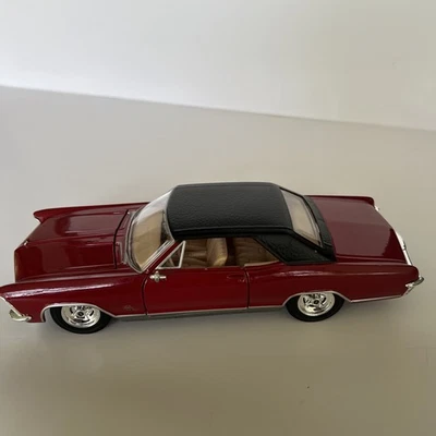 Maisto 1965 Buick Riviera Gran Sport escala 1/26 ~ rojo/negro ~ hecho en Tailandia Foto 1 de 4