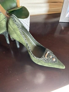 BCBG Green High Heels Size 6B/36 Reptile Heel & Trim Silver Buckle Fabulous! EUC - Picture 1 of 9