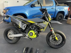 Husqvarna 701 Supermoto - Picture 1 of 9
