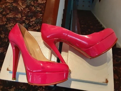 49 美元 初学者 Christian Louboutin Bianca 尺寸 35.5 $49 巴克分钟。 — 第 1/4 张图片