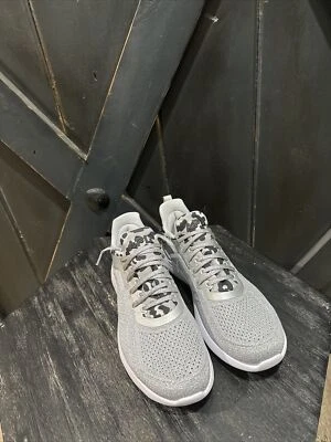 Zapatillas deportivas APL TechLoom metálicas plateadas/blancas para mujer talla 9,5 nuevas sin caja Foto 1 de 4