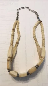 60'S VINTAGE BONE LITE AND DARK BEIGE NECKLACE NICE!! - Picture 1 of 4
