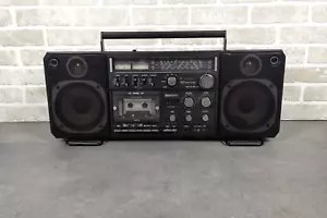 BOOMBOX REGISTRATORE RADIO SANYO M9998LU STEREO CASSETTE RECORDER GHETTOBLASTER - Foto 1 di 14