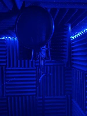 Rode Mikrofon mit schalldichtem Schild und Pop Shield - Bild 1 von 2