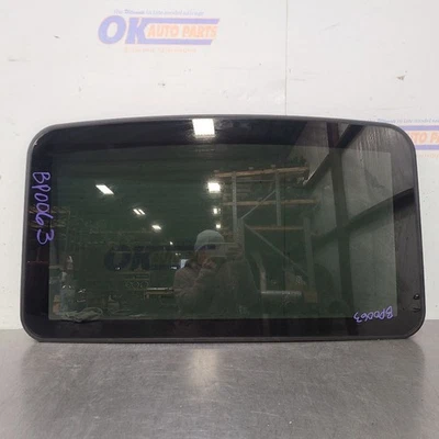 21 2021 LEXUS LS500 SUN ROOF GLASS  Foto 1 de 4