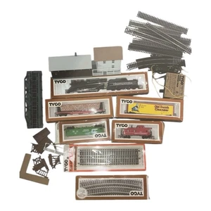 Tyco HO scale Train Lot, Power pack 5 Train Carts Bridge Multiple Tracks W/ Box - Picture 1 of 11