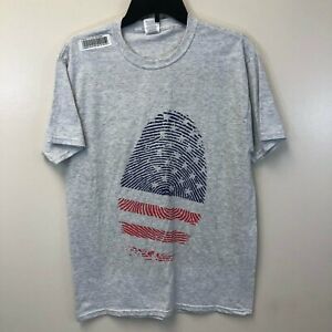 Fruit of the Loom Men's Medium Gray T-Shirt American Flag Finger Print, New
