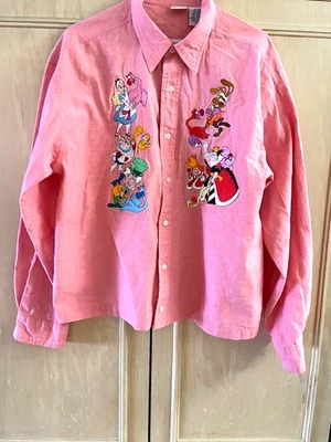 Camisa bordada de segunda mano de Alicia en el país de las maravillas de la tienda Disney talla grande L@@K Foto 1 de 4