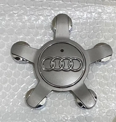 Coppetta Coprimozzo per cerchi in lega AUDI A3 A4 Q3 Q5 SQ5 GRIGIO - Immagine 1 di 2