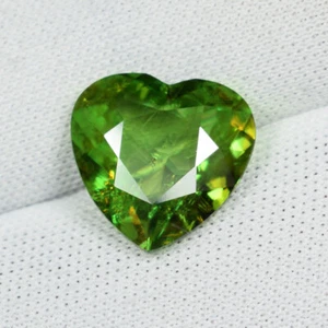 3.71 ct BEST GRADE SPARKLING  FINE GREEN   NATURAL SPHENE - Heart  See Vdo 3+ - Picture 1 of 2