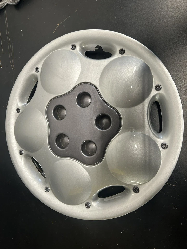 Dodge Plymouth 1995 1996 neón 502 14" cubierta de rueda tapacubos plateada Foto 1 de 4