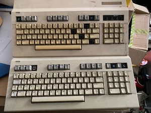 1x Commodore 128 - Replacement Keyboard key cap - Picture 1 of 3