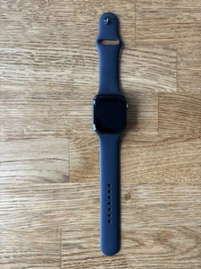 Apple Watch Series 5 44mm Space Grau Aluminiumgehäuse mit Schwarz Sportarmband - Bild 1 von 11