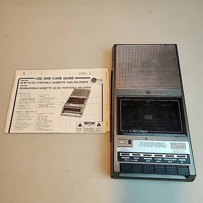 Grabadora de cinta reproductor de casete portátil General Electric 3-5152B funcionando Foto 1 de 4