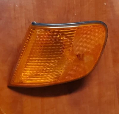 137983 Audi 100 C4 Avant indicator left 137 983 - Image 1 of 2