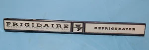 Vintage Frigidaire GM emblema OEM 1970 producto de General Motors EE. UU. - Imagen 1 de 2